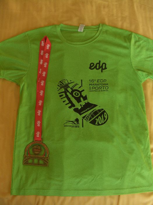 camisola e medalha Maratona do Porto 2019