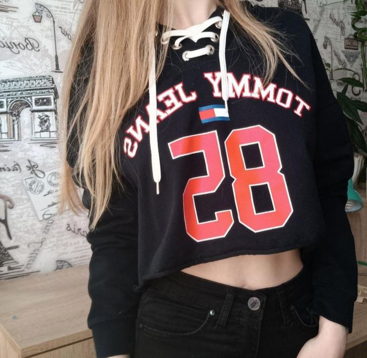 Жіноче коротке худі с капюшоном