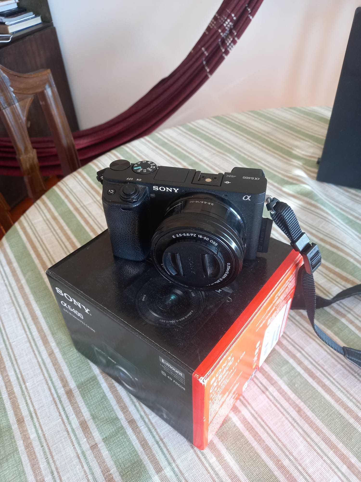 Sony A6400 + Lente 16-50mm + Carregador Original (na caixa)