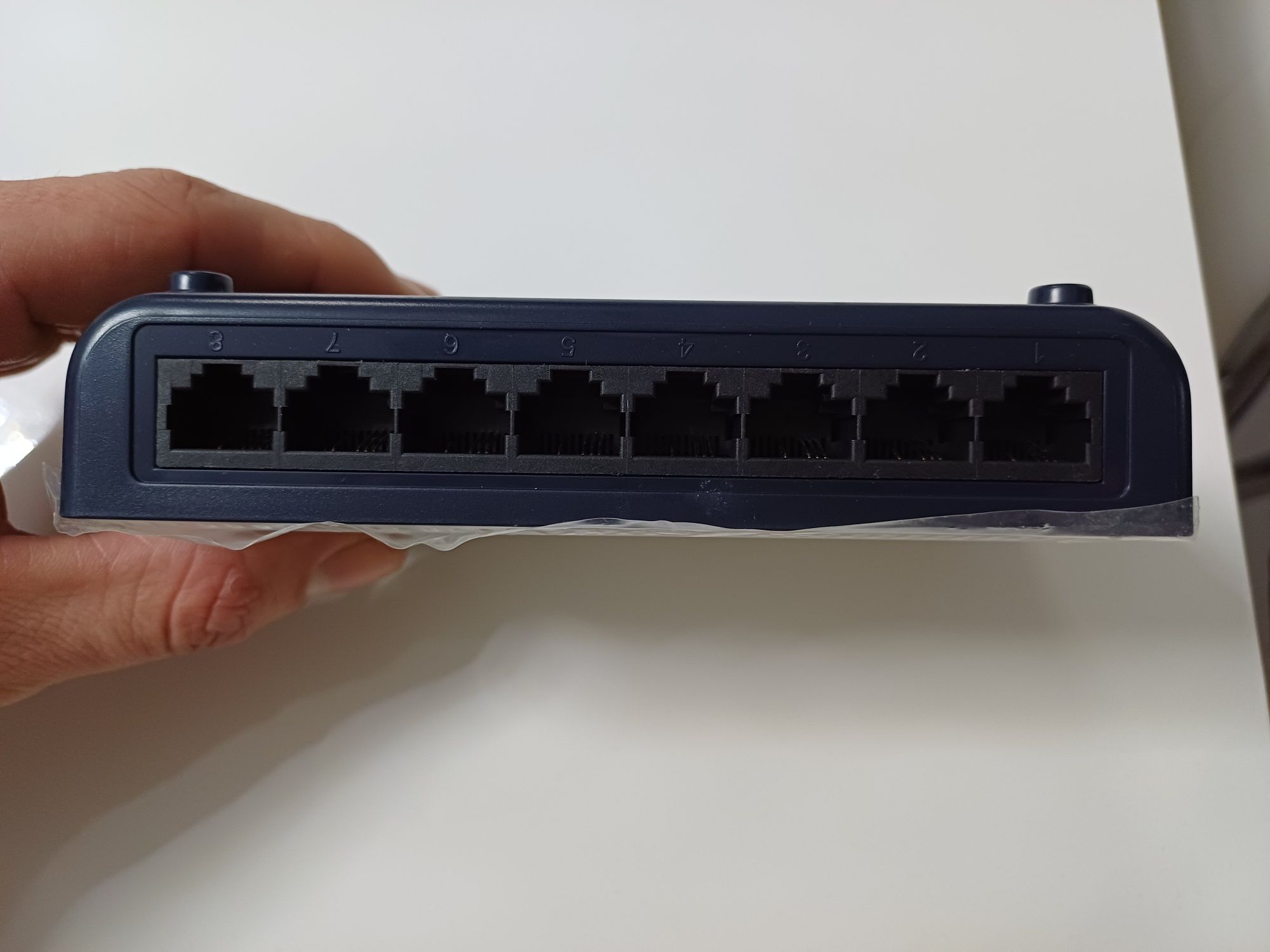 8-Port Fast Ethernet Switch