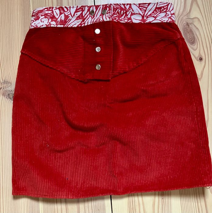 Spodniczka 122 czerwona