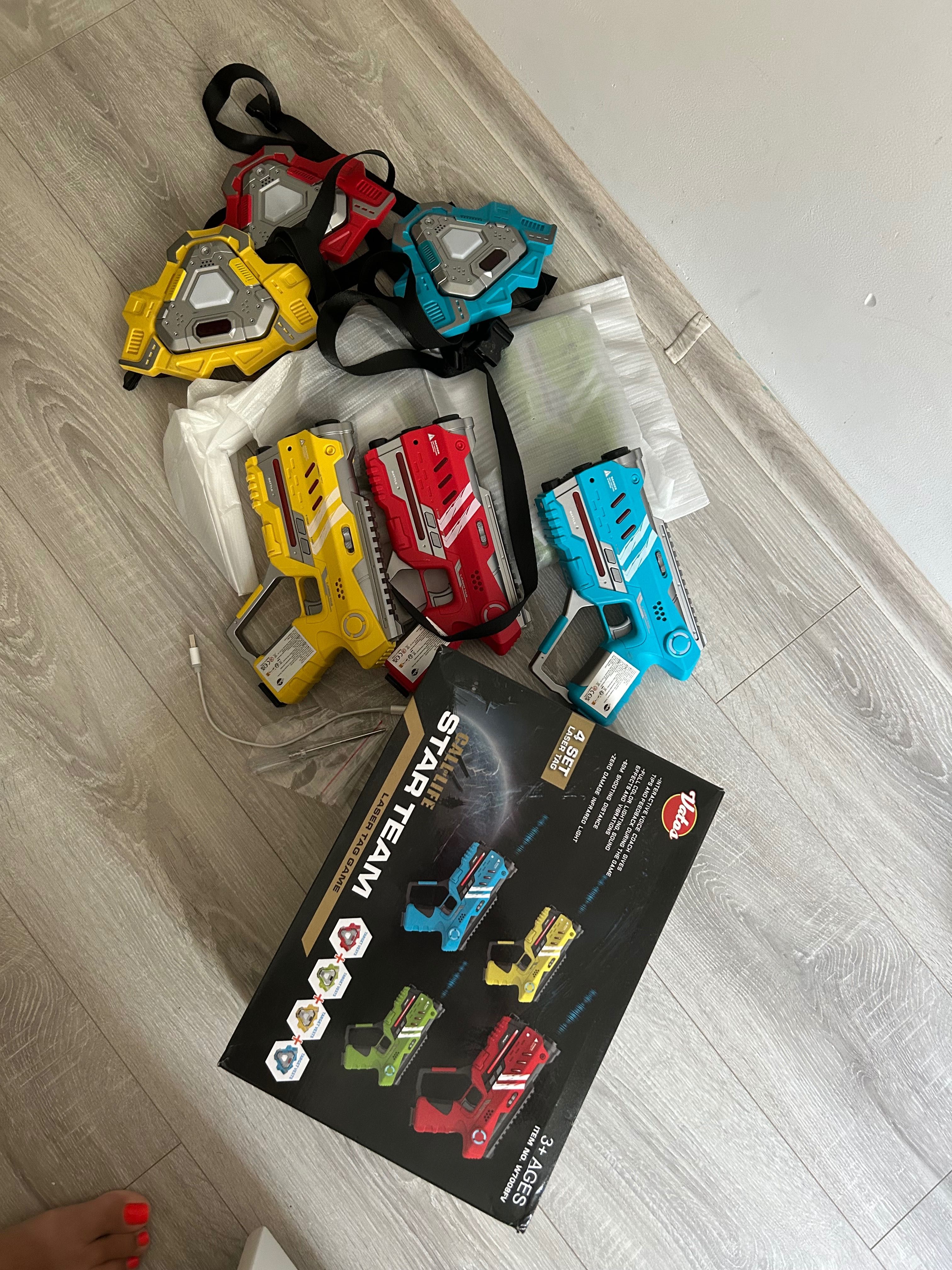 Vatos Toys.  Pistolet laserowy paintball laser tag 4 mide zestaw