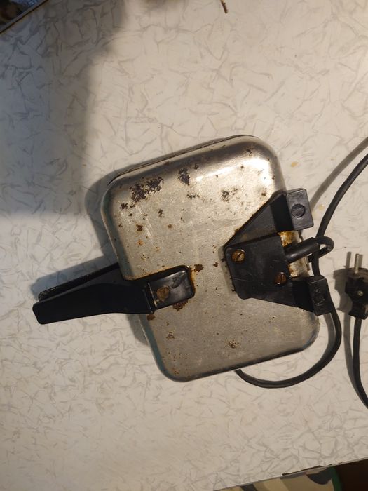 Вафельниця електро "Ласунка"