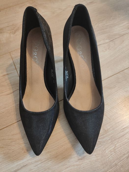 Obcasy z zielonym holo