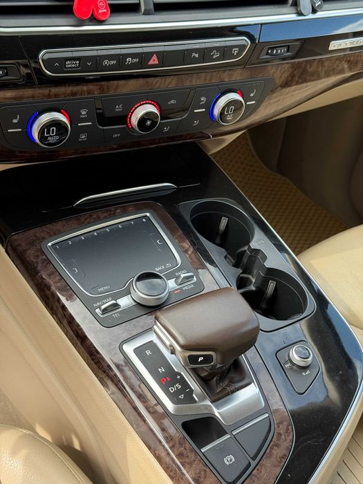 Продам Audi Q7 2017 рік можлива розстрочка,кредит!