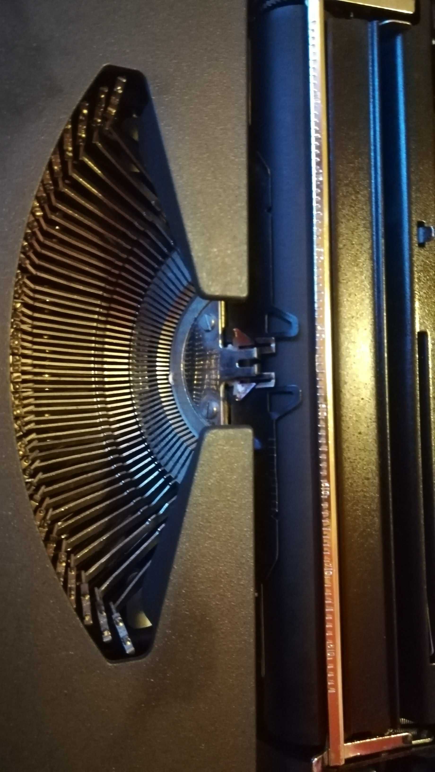 Máquina de escrever c caixa