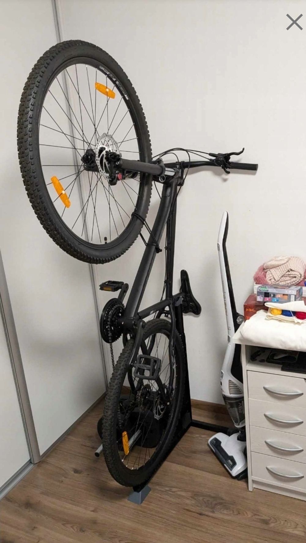 Nowy sprytny stojak na rower uchwyt rowerowy na balkon taras do domu