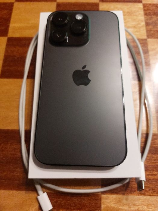 Iphone 14 pro 128GB, 11 etui. Stan bardzo dobry.