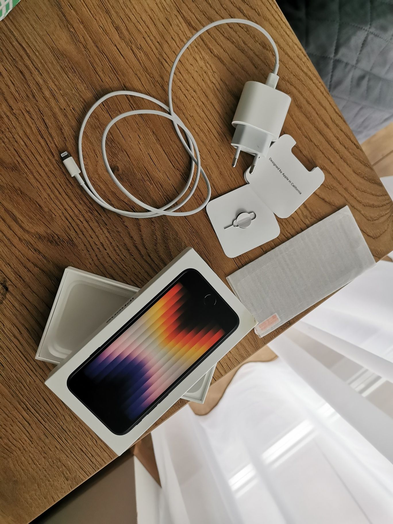 Pudełko iPhone SE + szyba ochronna gratis