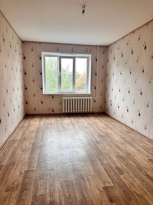 дам 1-кімнатну квартиру у центрі Чернігова