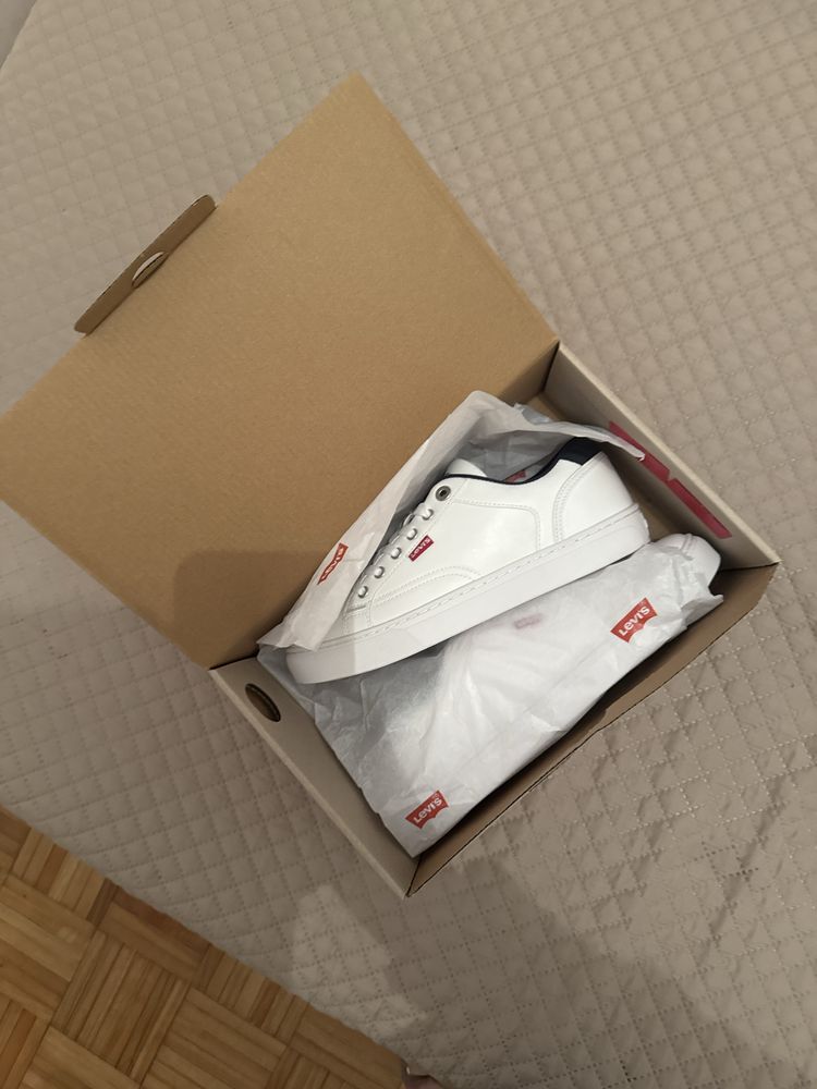 Sapatilhas Levi’s Novas
