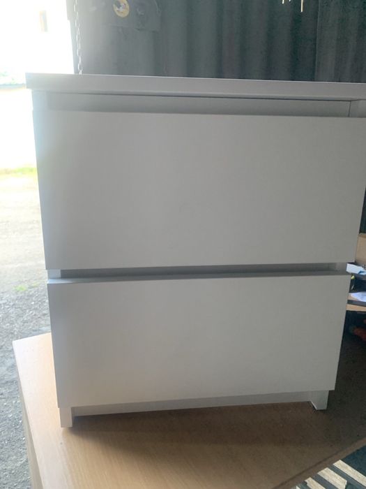 Тумба приліжкова біла