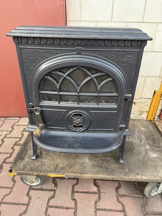 Jotul 3 Piękny Komin norweski z szybką