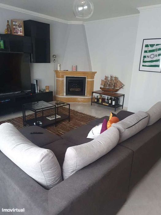 Apartamento T-3 com Box na Ribeirada em Odivelas