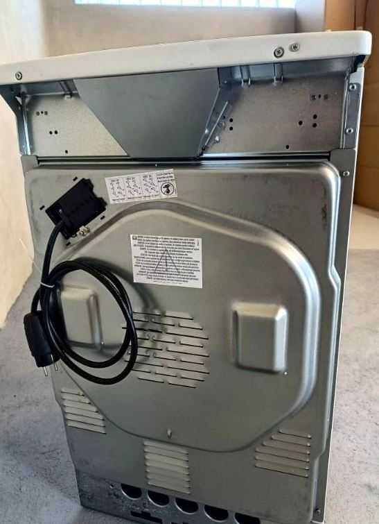 Kuchnia  z  piekarnikiem elektryczna AMICA wolnostojąca