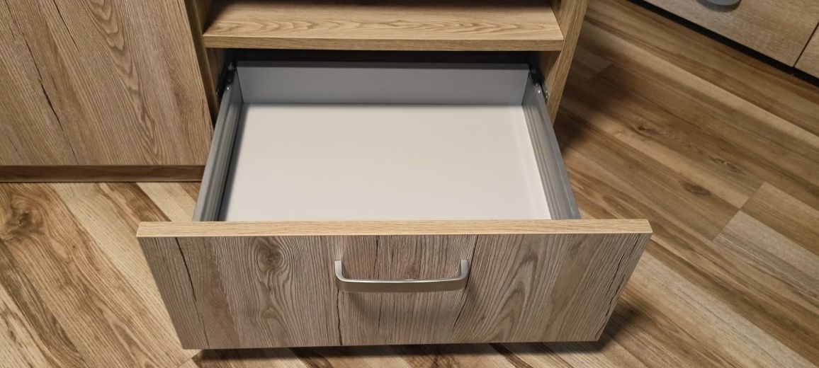 Solidna Szafka RTV