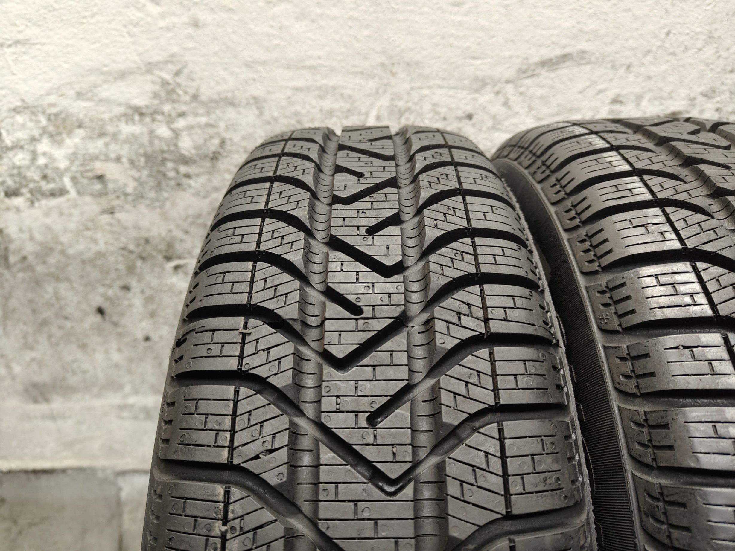 2X 175/65R15 Opony Zimowe Pirelli 8mm