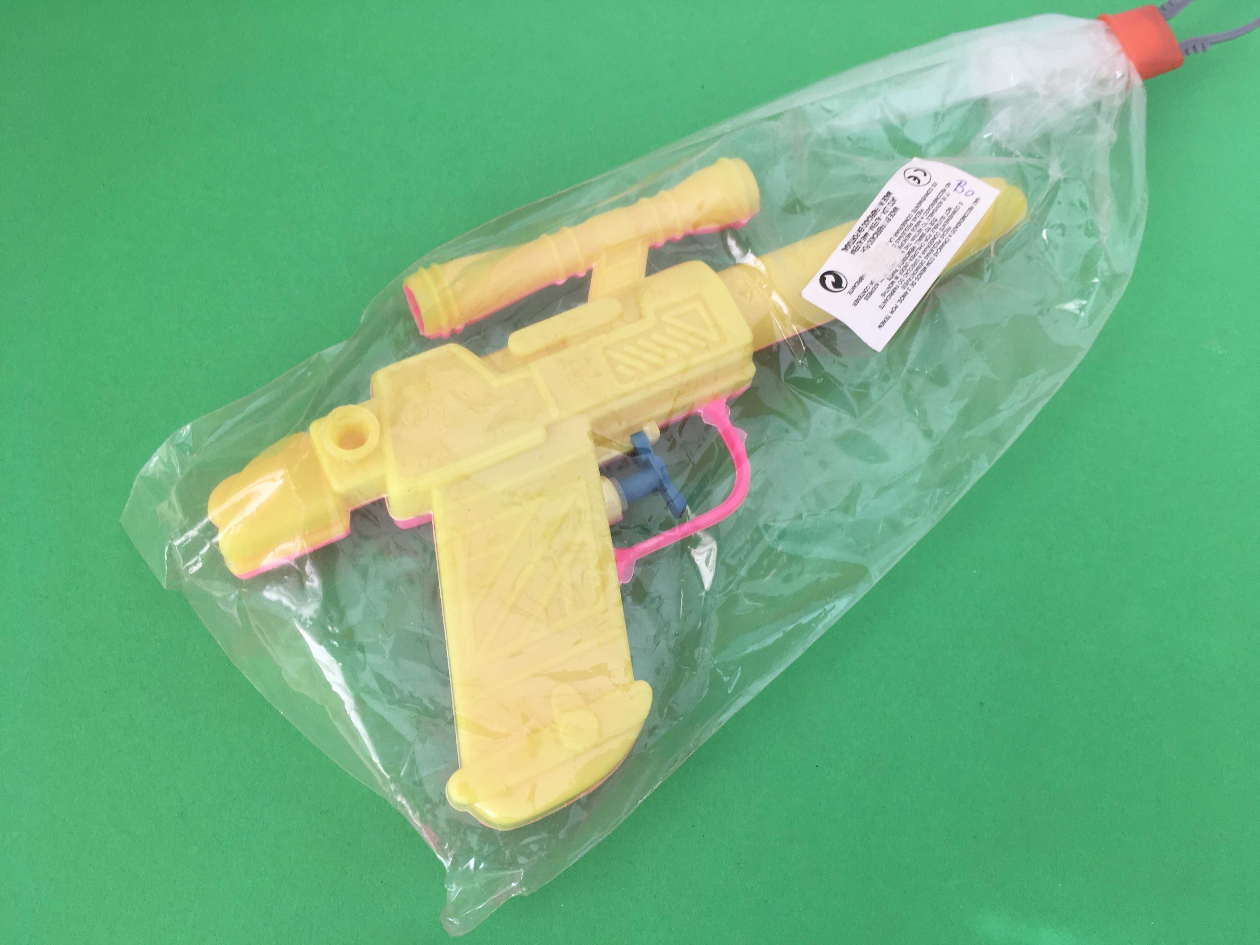 Bisnagas Pistolas em plástico da marca Portuguesa Pepe Antigas