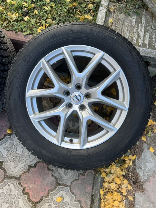 Автошини зимові Nokian 235/60 R18 з дисками Volvo