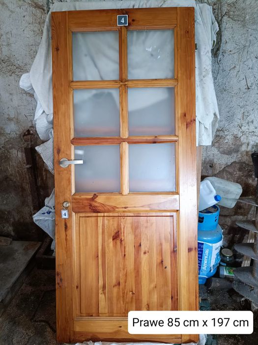Drewniane drzwi używane