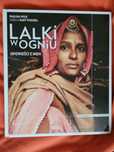 Lalki w ogniu Paulina Wilk wydanie ilustrowane Indie orient