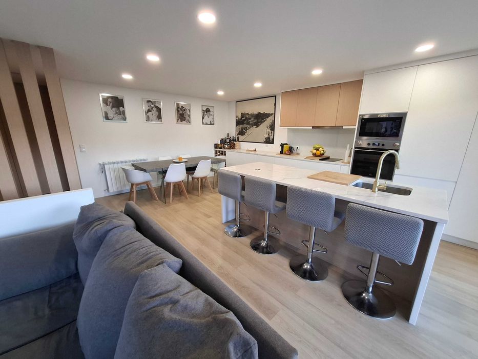 Vende se moradia V3 com 2 suites