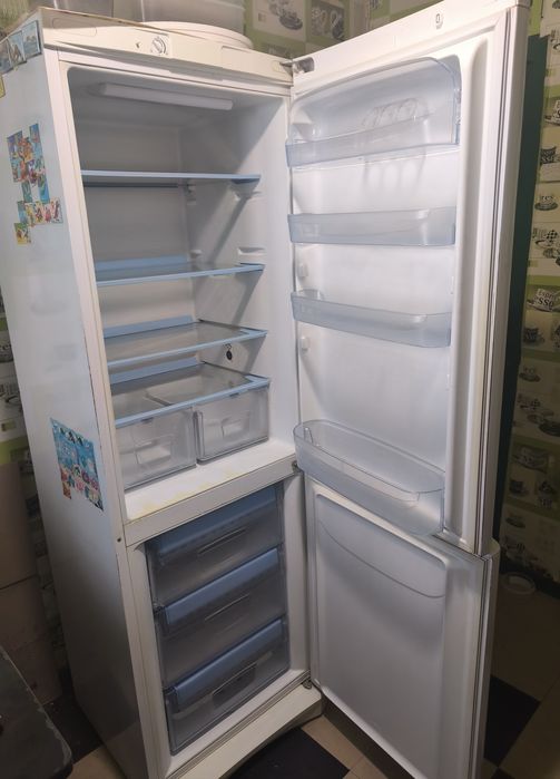 Продам холодильник