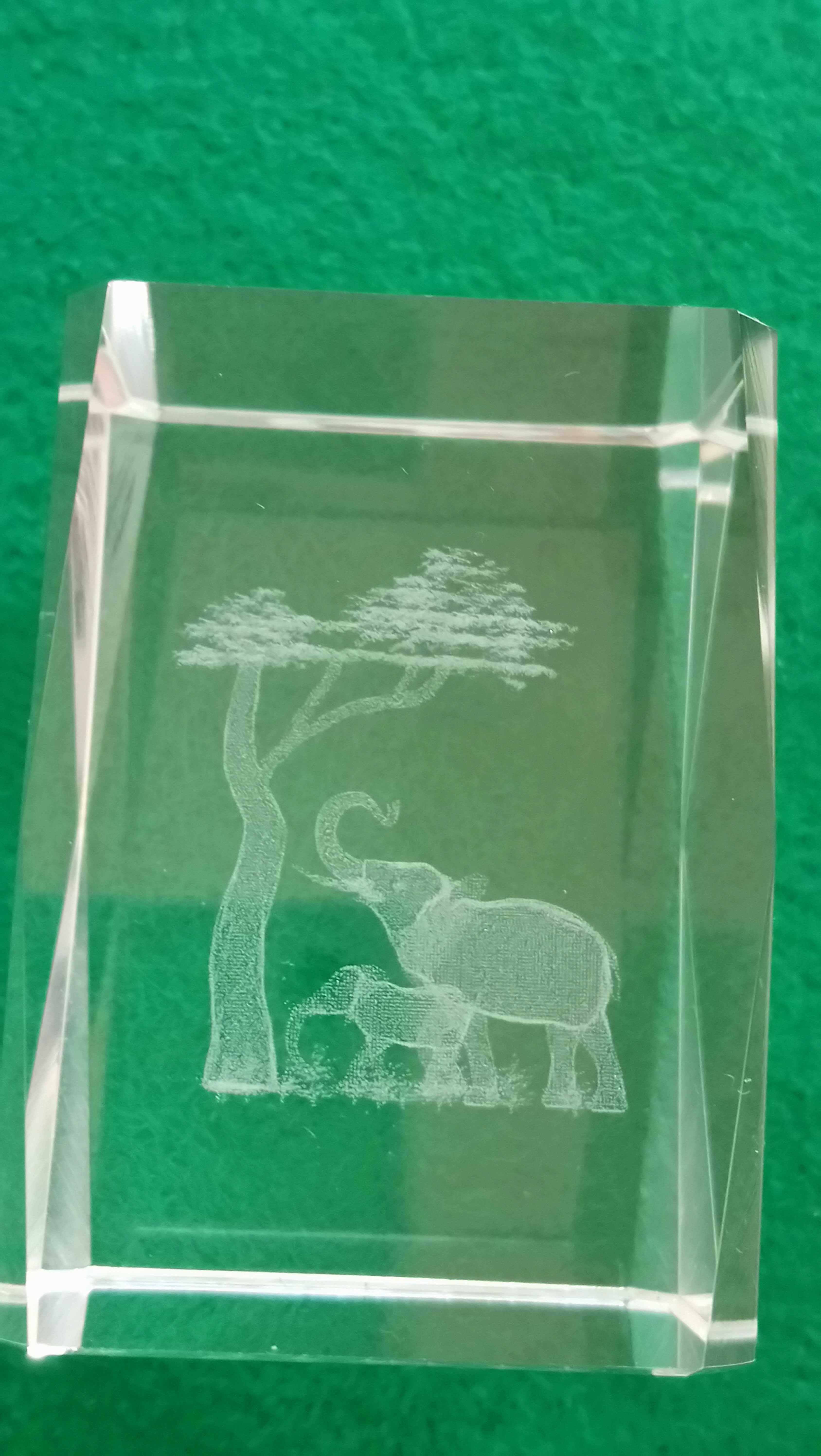 Kryształ 3D grawer w środku Słoniki przycisk do papieru, prezent