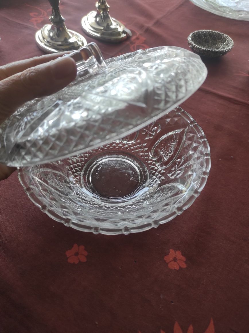 Taça com tampa de vidro antiga