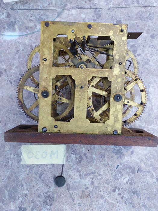 M030 Mechanizm starego zegara ściennego amerykański waterbury