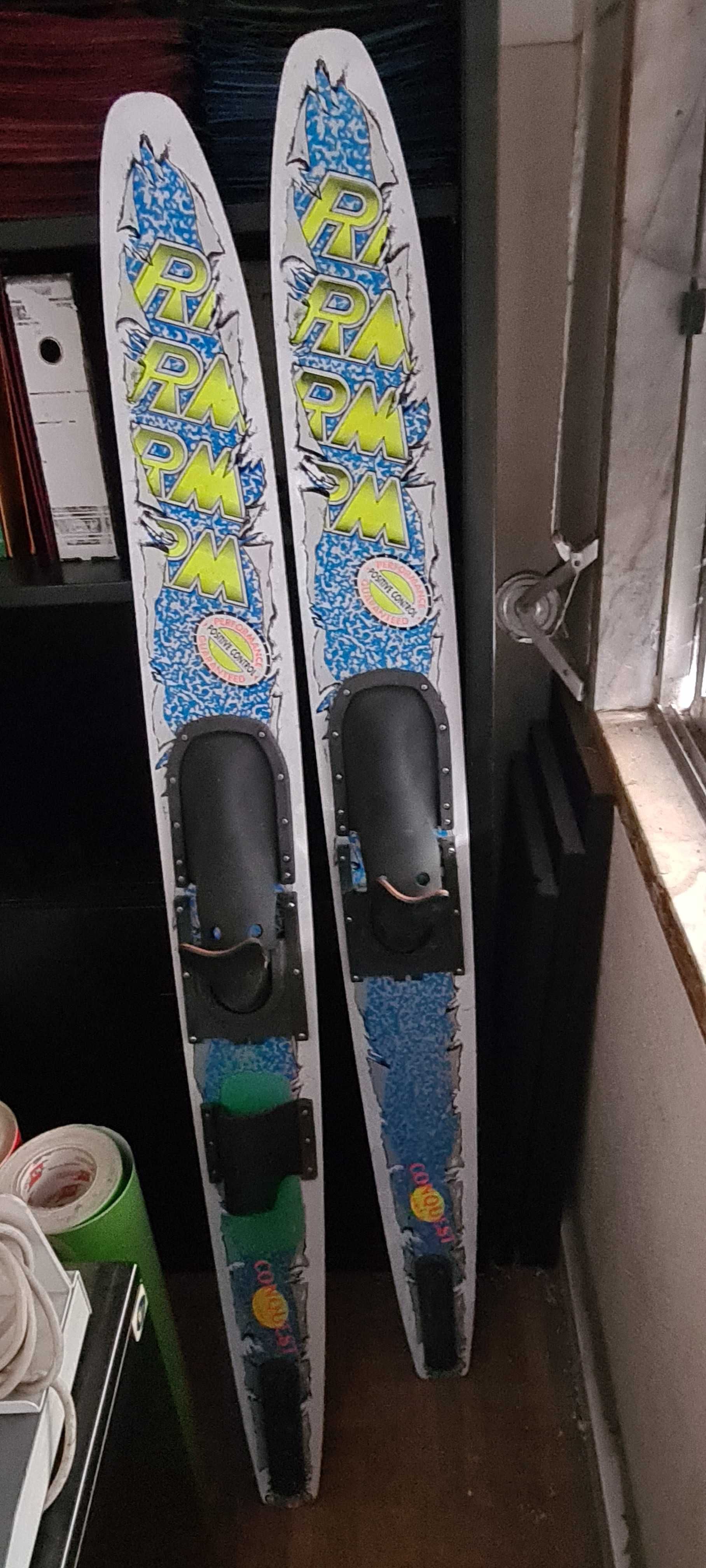 Vendo par de skis nauticos