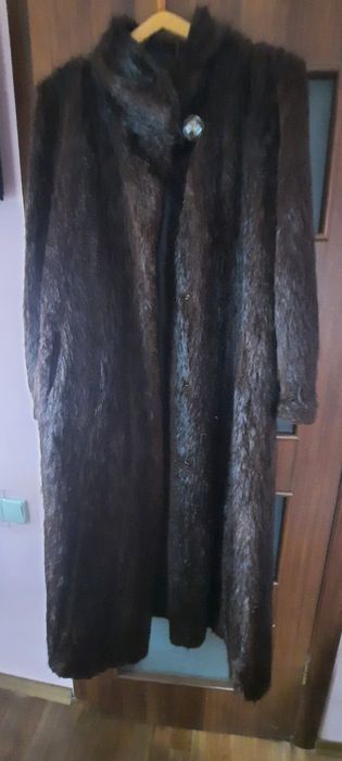 Продаю шубу нутриевую.