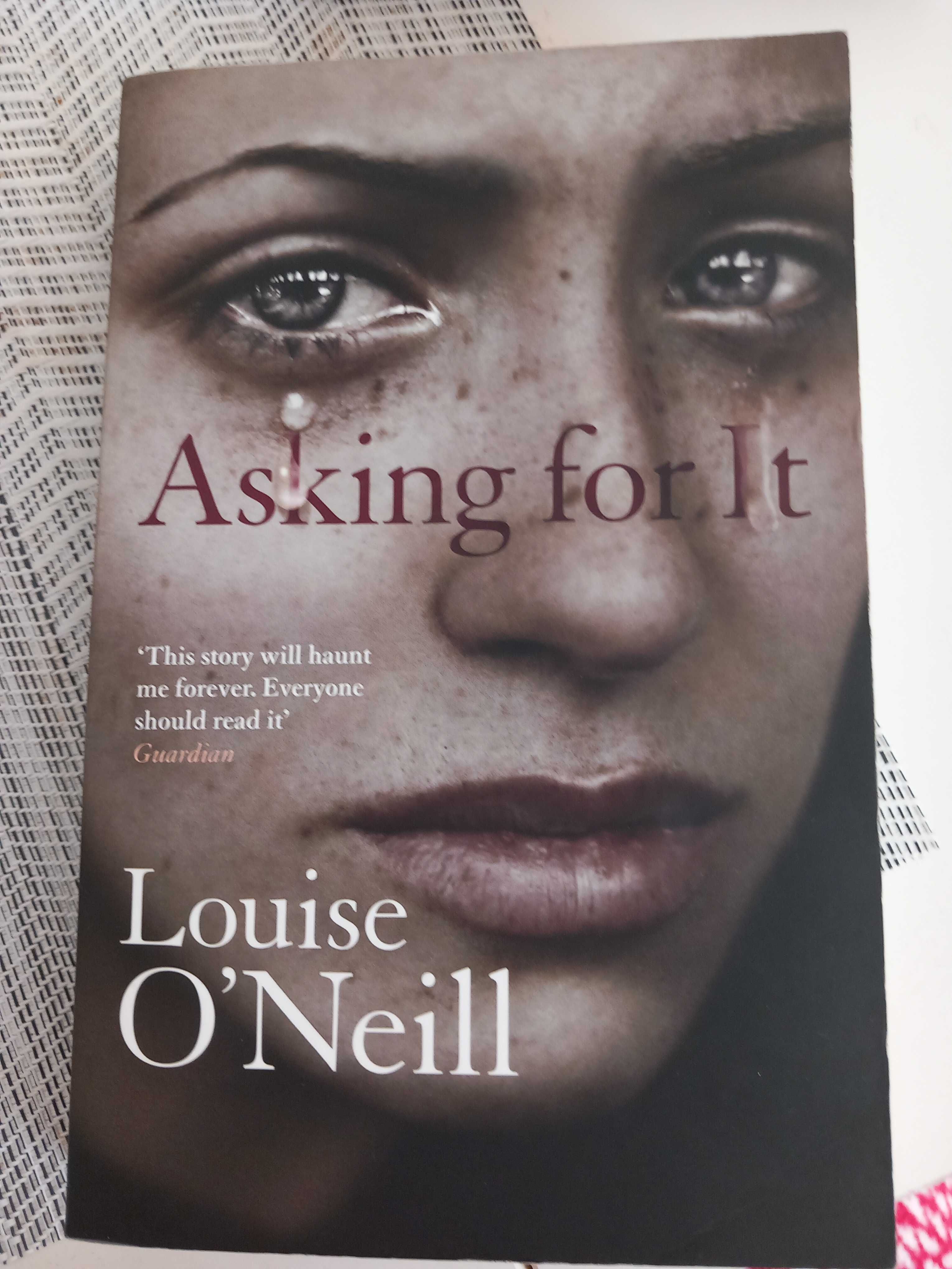 Livro inglês Asking for it