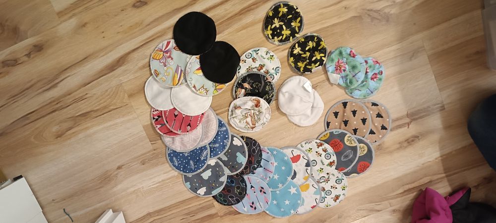 Wielorazowe wykładki laktacyjne. 17 par i singielki