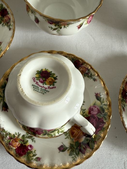 Zestaw kawowo herbaciany na 6 osób Royal Albert