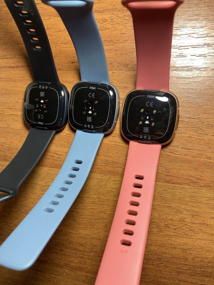 Смарт годинник Fitbit versa 4