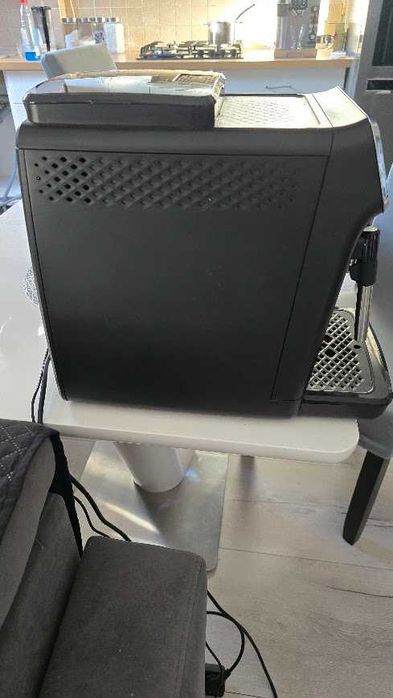 EKSPRES Do Kawy Ciśnieniowy PHILIPS 1500w EP2220/10 Spieniacz LATTE