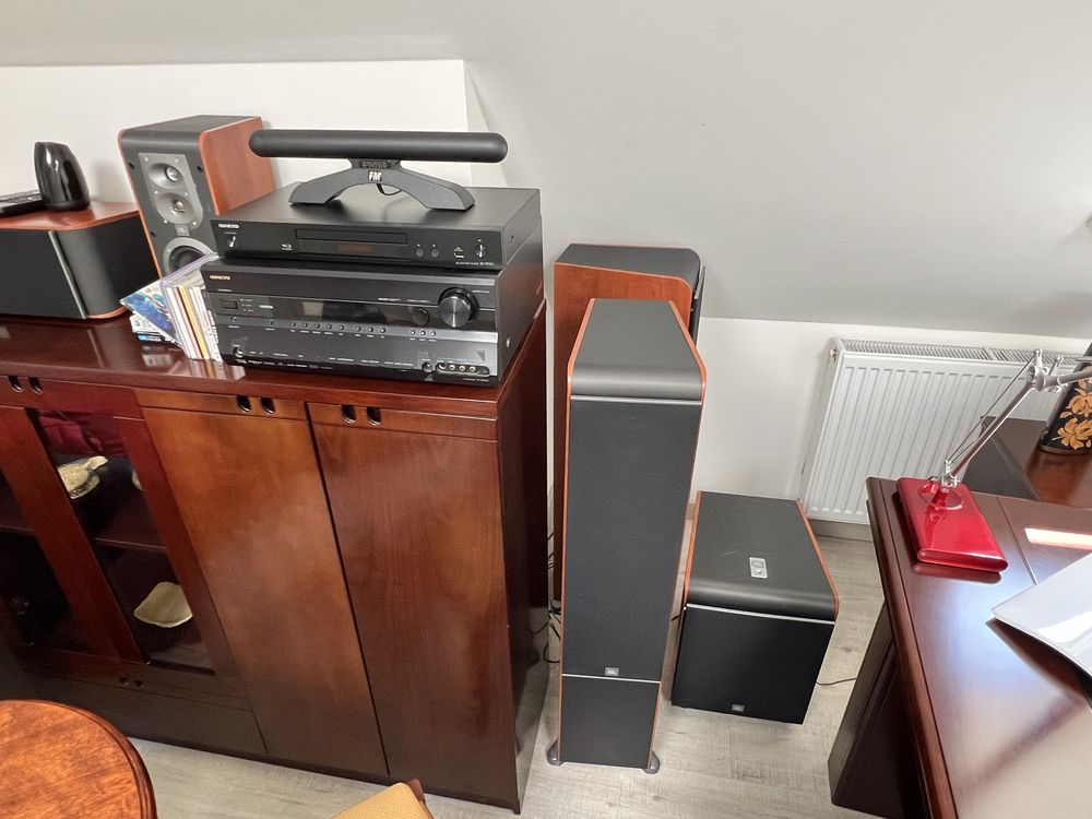 Zestaw kina domowego JBL oraz amplituner ONKYO