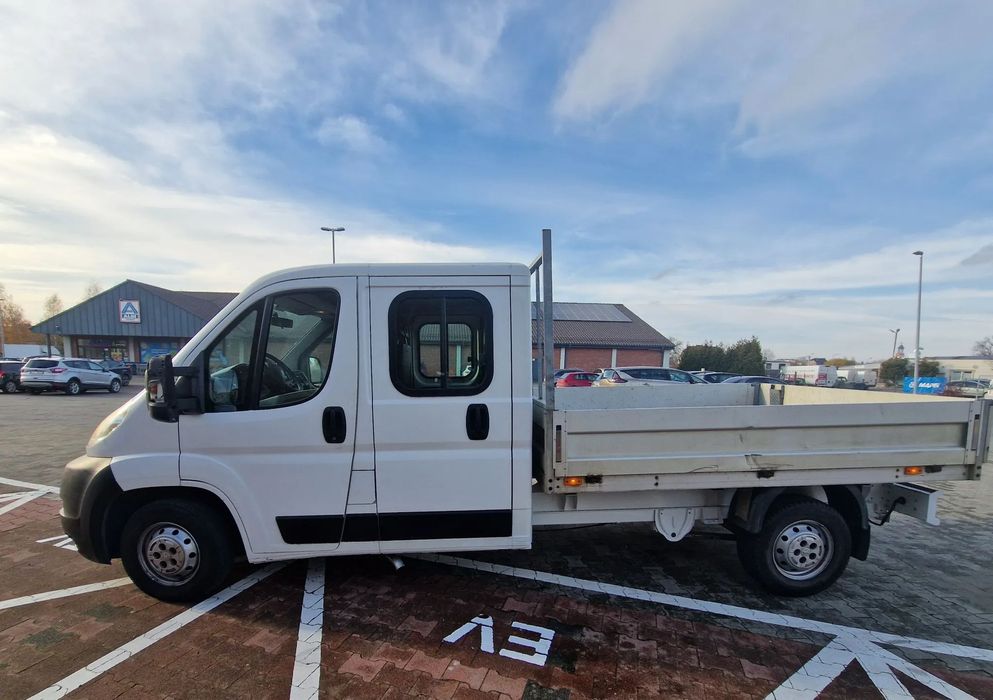 Peugeot Boxer  ( doka 7 osób )
