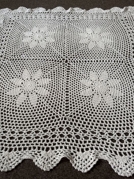 Obrus szydełkowy rękodzieło do kolekcji