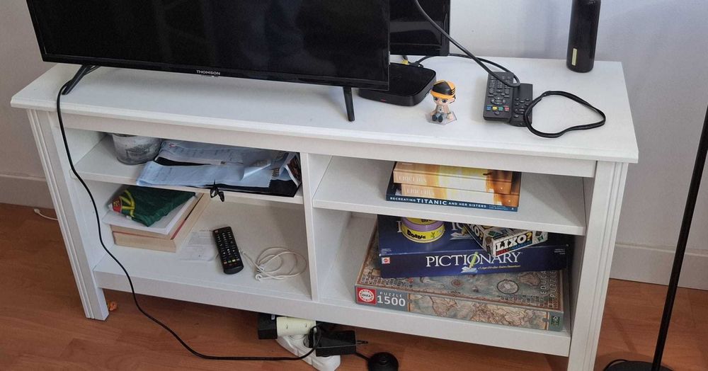 Aparador branco para TV