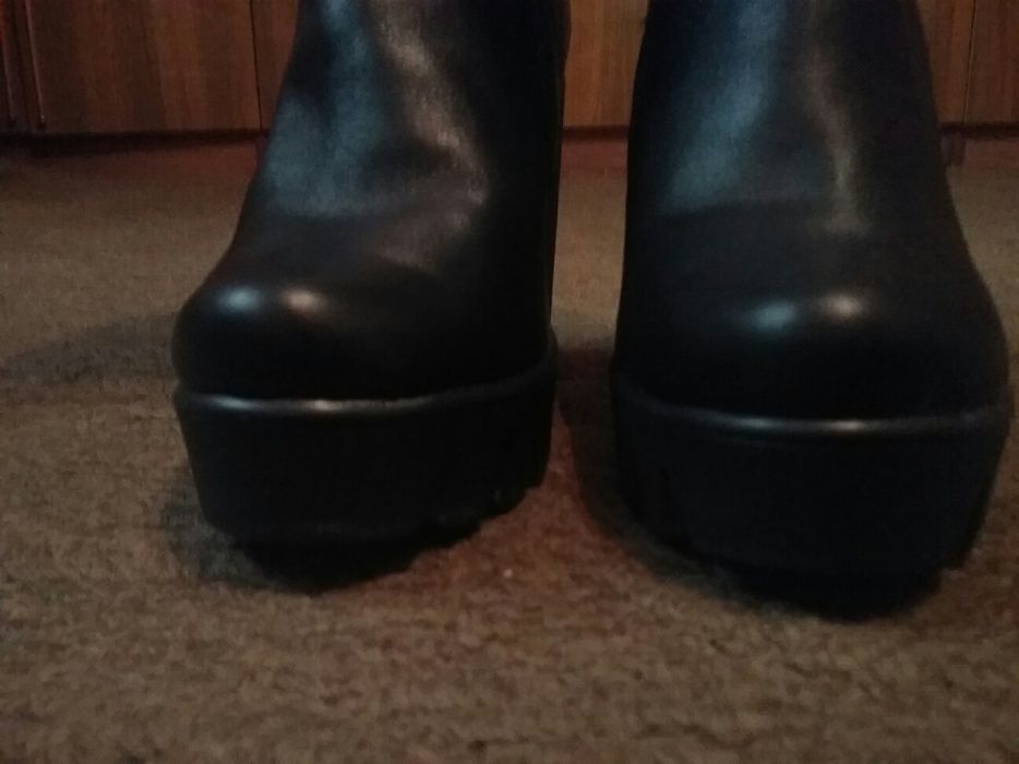 Продам зимові кожані ботінки