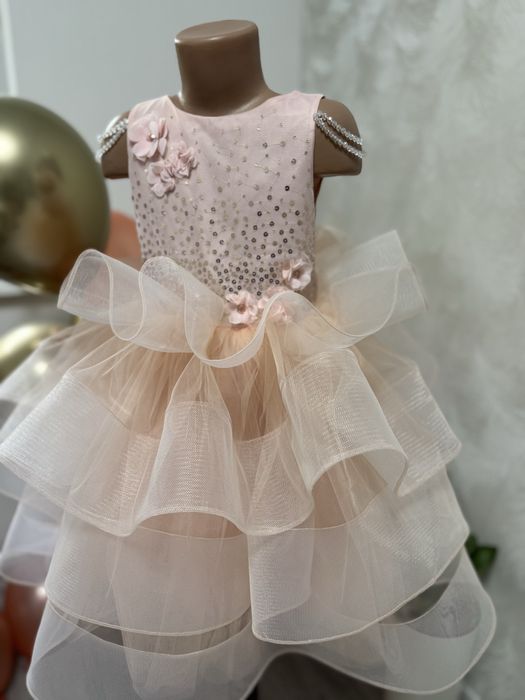 Прокат карнавальних костюмів