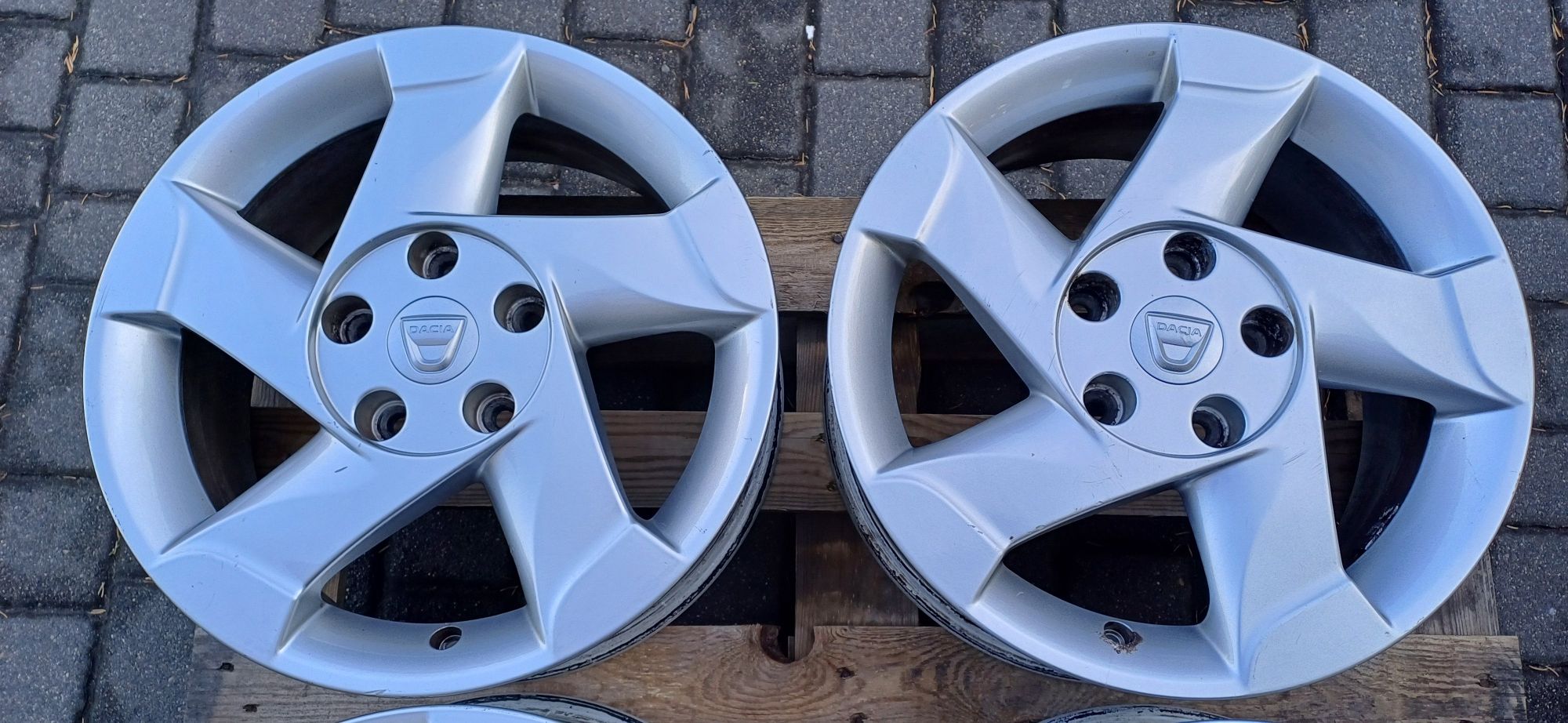Alufelgi DACIA 6,5x16 cali , rozstaw śrub 5x114,3.