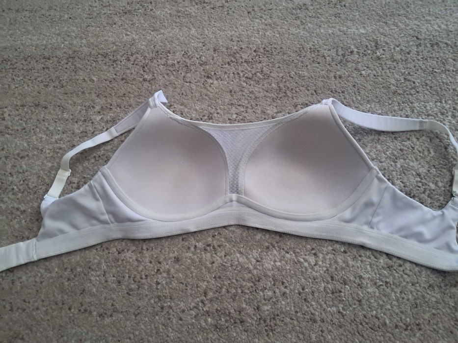 Biały sportowy biustonosz bez fiszbin rozpinany 38(M)