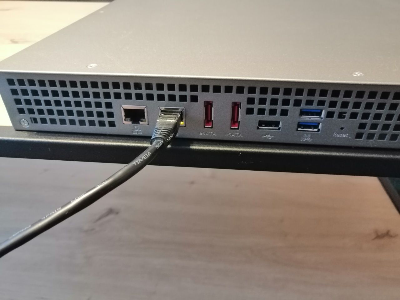 Serwer QNAP TS-420U NAS 16TB z dyskami