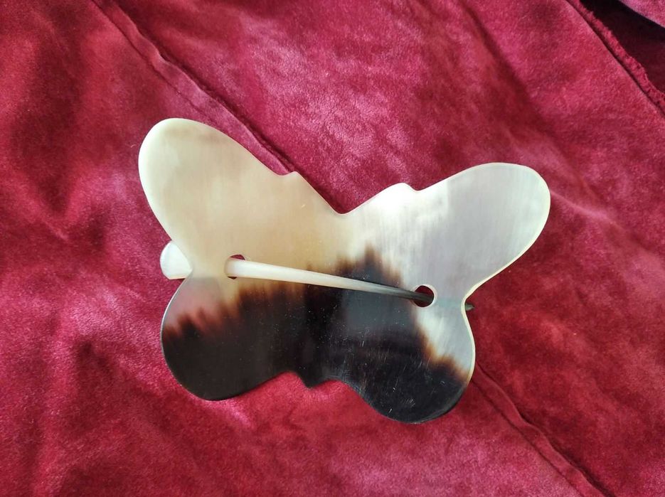 Заколка на волосы из кости