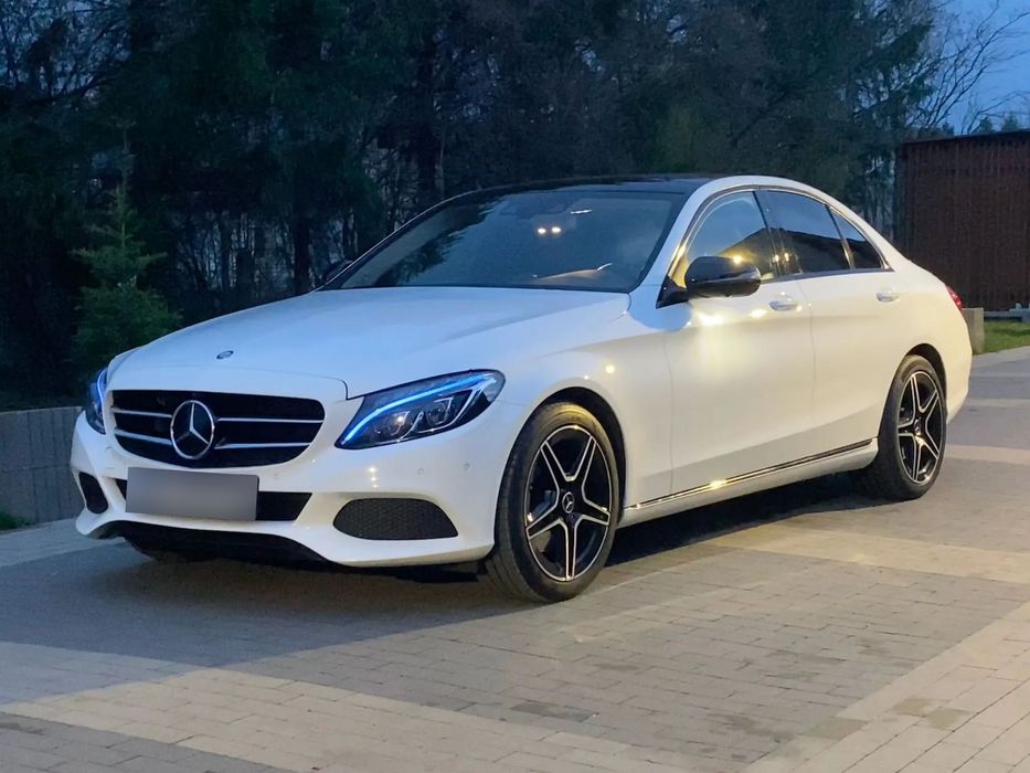 Mercedes-Benz Klasa C C300H ASO Niemcy 231KM 750Nm