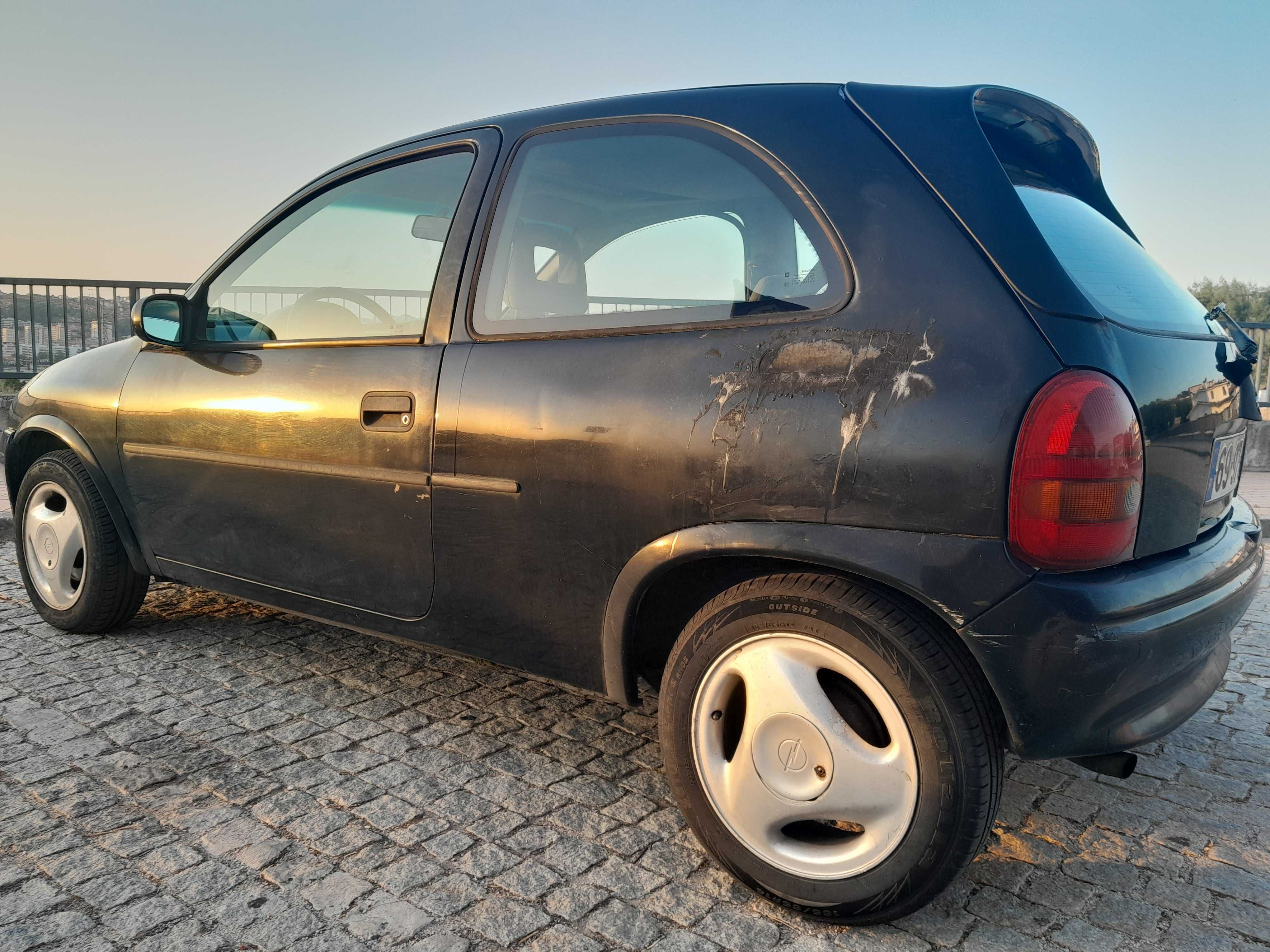 Opel Corsa-B funcional sem problemas mecânicos