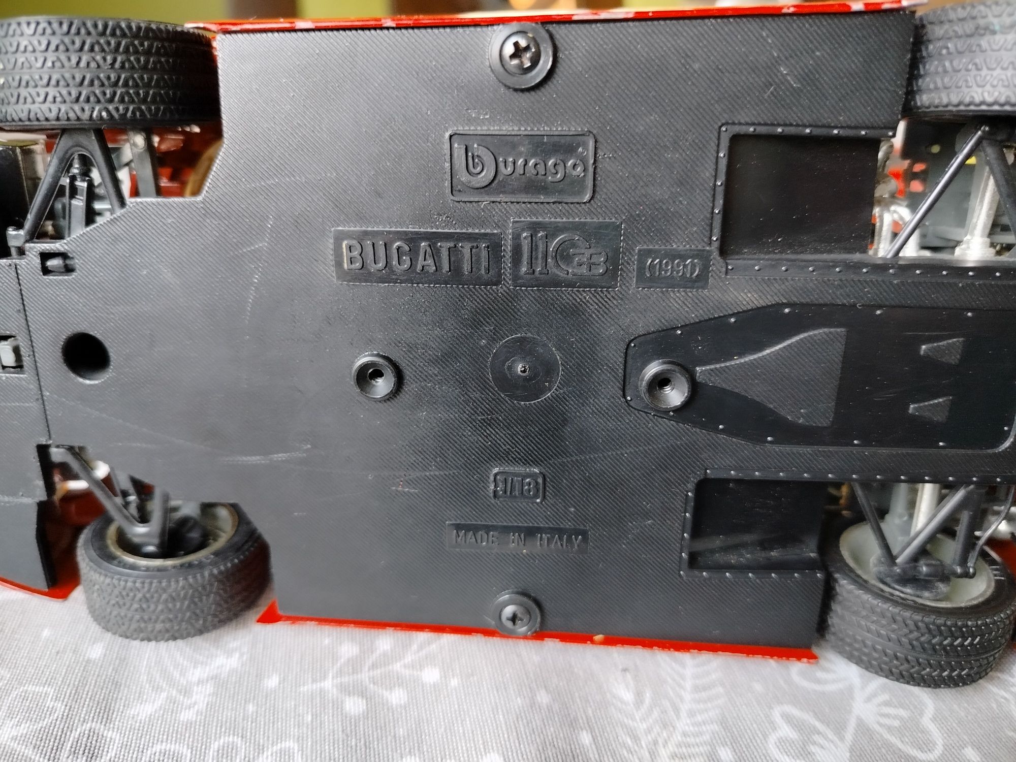 Model auta Bugatti w skali 1:18